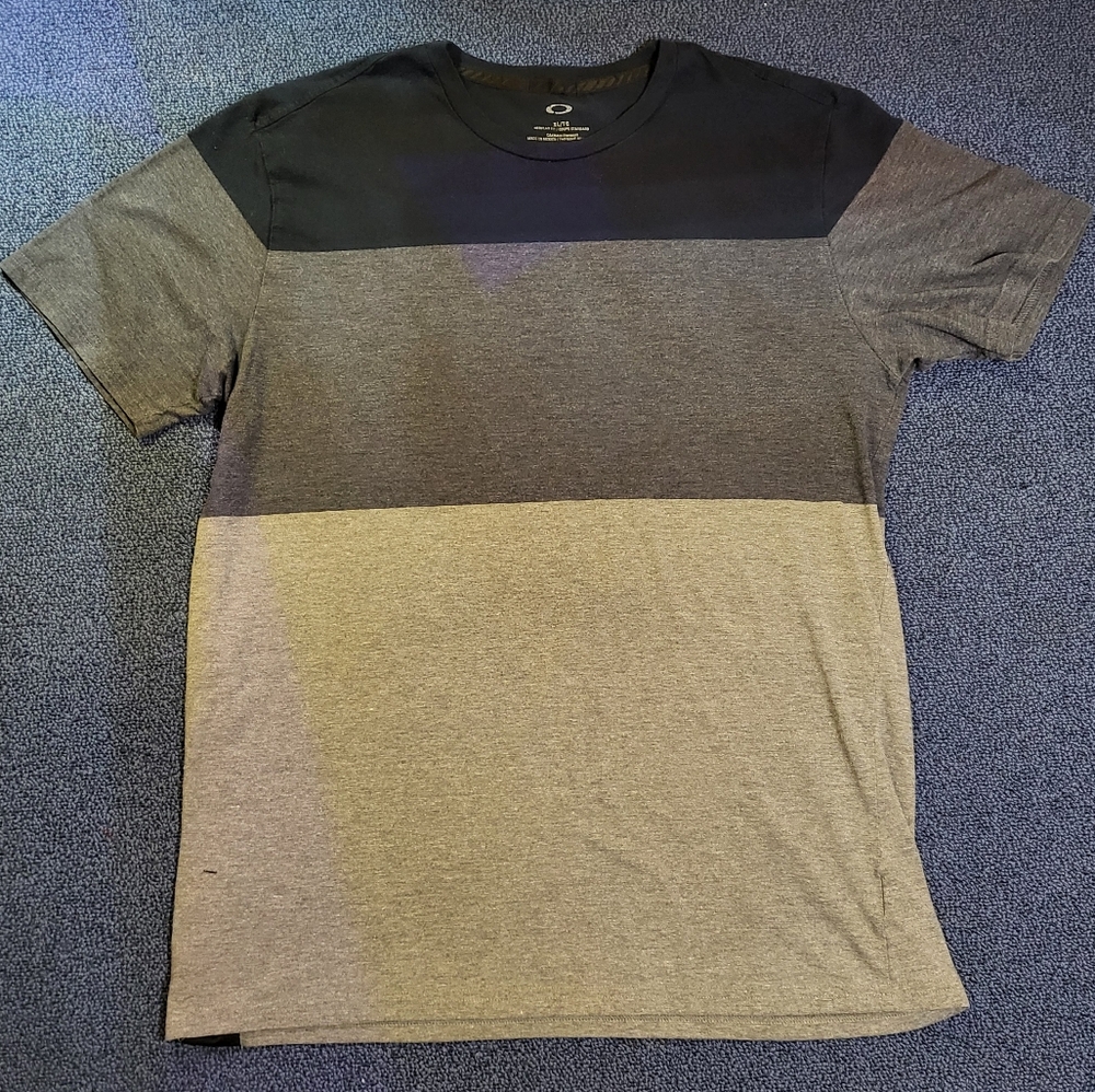Oakley shirt XL